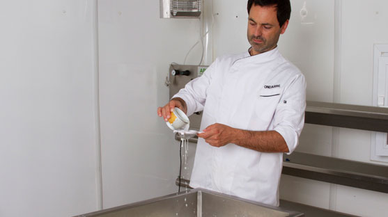 cheese-making-process-02