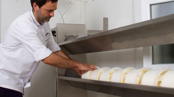 cheese-making-process-07